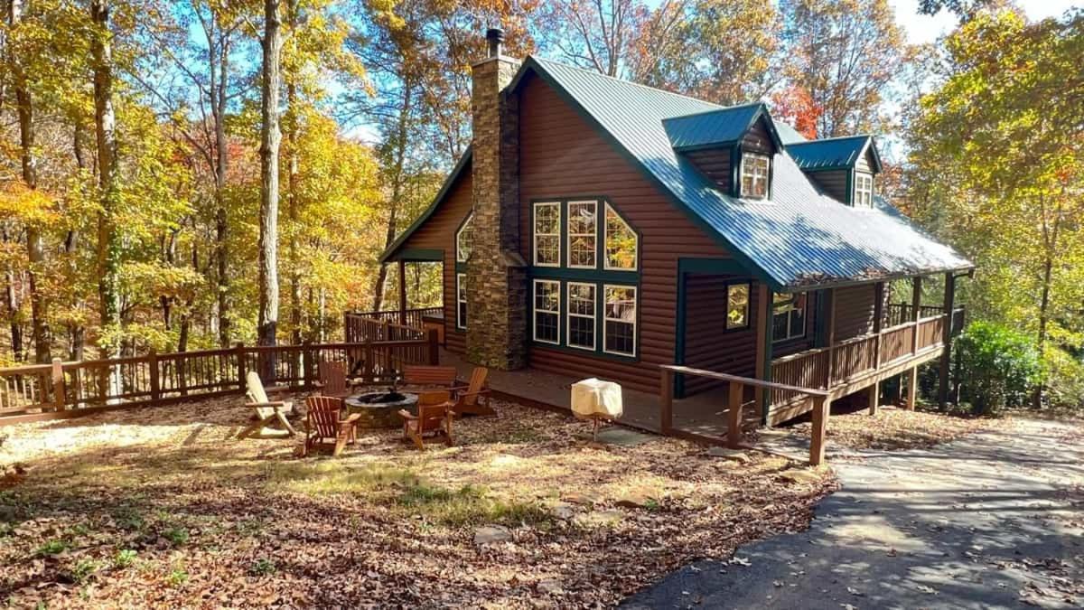 Cozy Creekside Log Cabin W Firepit, Hot Tub, Wifi Кливленд Экстерьер фото